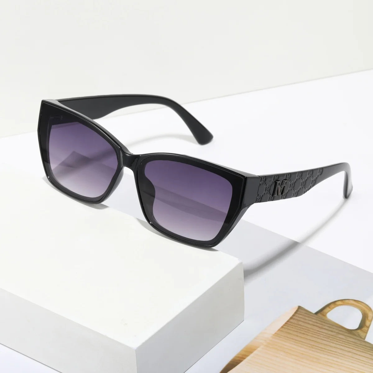 Fashionable Lightweight Sunglasses – Summer UV Protection Shades